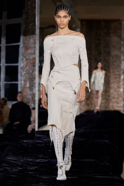 Look 37